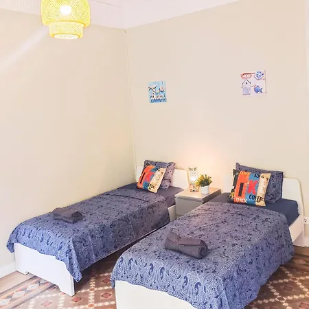 Oasis - Roger Lluria Hostel