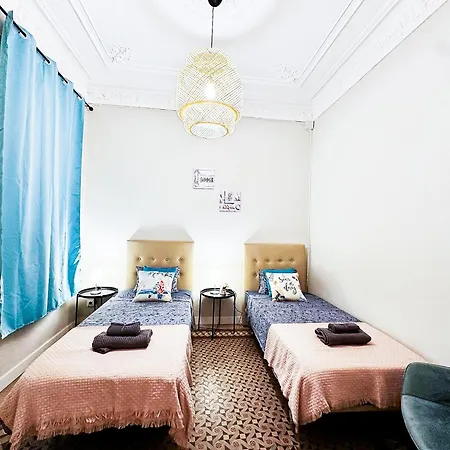 Oasis - Roger Lluria Hostal